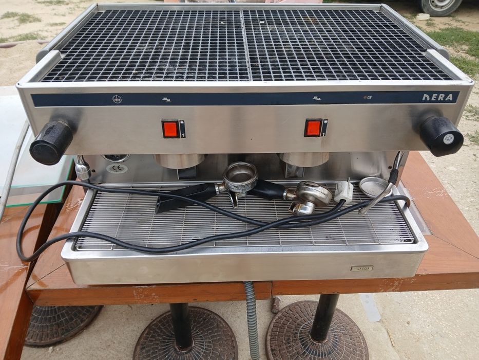 Máquina de café 2 grupos retirada a funcionar