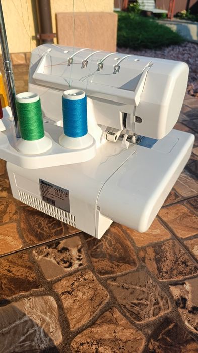 Оверлок, Minerva M3335DS, 2/3/4 нитки, диференціальна подача.