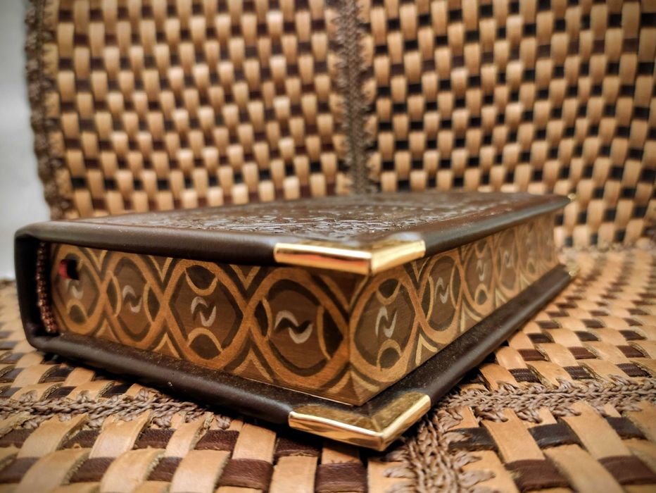 Подарункова книга шкіряна обкладинка"Молитвослов на прошення душі"