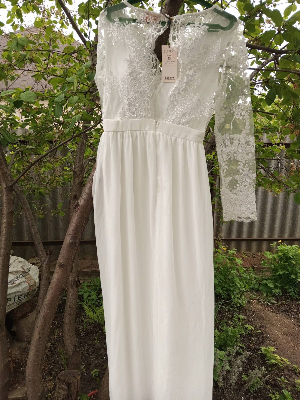 Продам Свадебное платье новое красивое елегантное размер 46