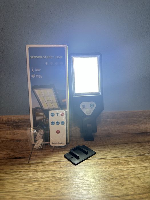 Nowa lampa solarna LED z czujnikiem ruchu + pilot – SENSOR STREET LAMP