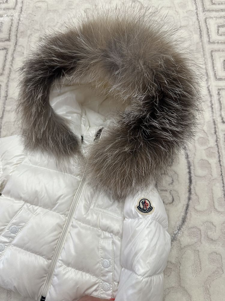 Kurtka zimowa odpinany kaptur z odpinanym futerkiem Moncler 68cm