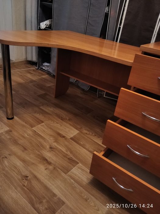 Стіл комп'ютерний письмовий, парта. Стол компьютерный письменный