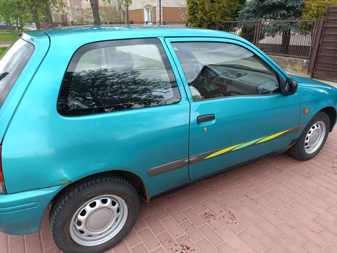 Samochód Toyota Starlet