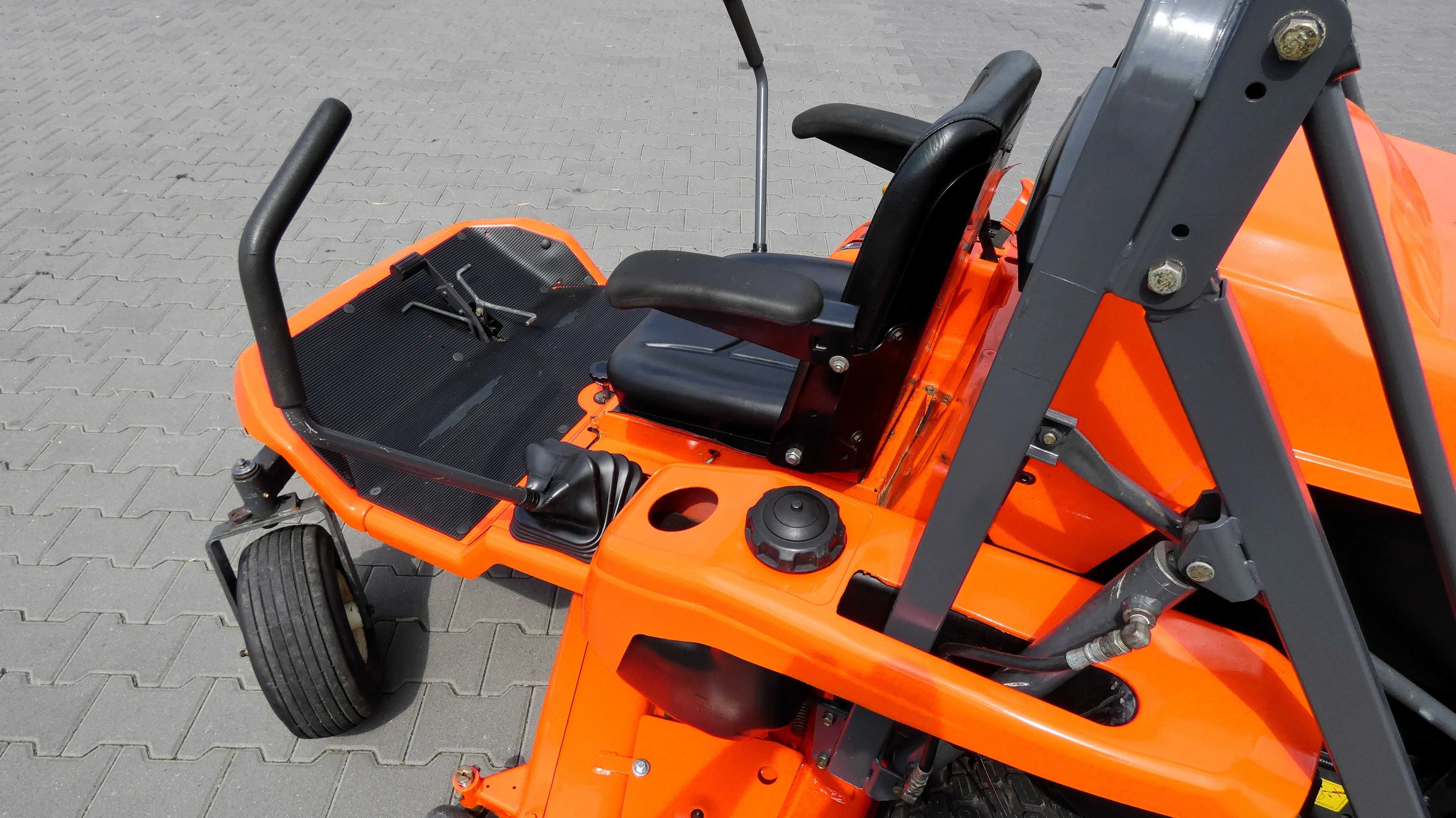 Traktor kosiarka KUBOTA GZD21 Wysoki Wysyp Zero Skręt (280501.5) Baras