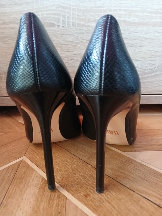 Продам новые кожаные женские туфли Zara