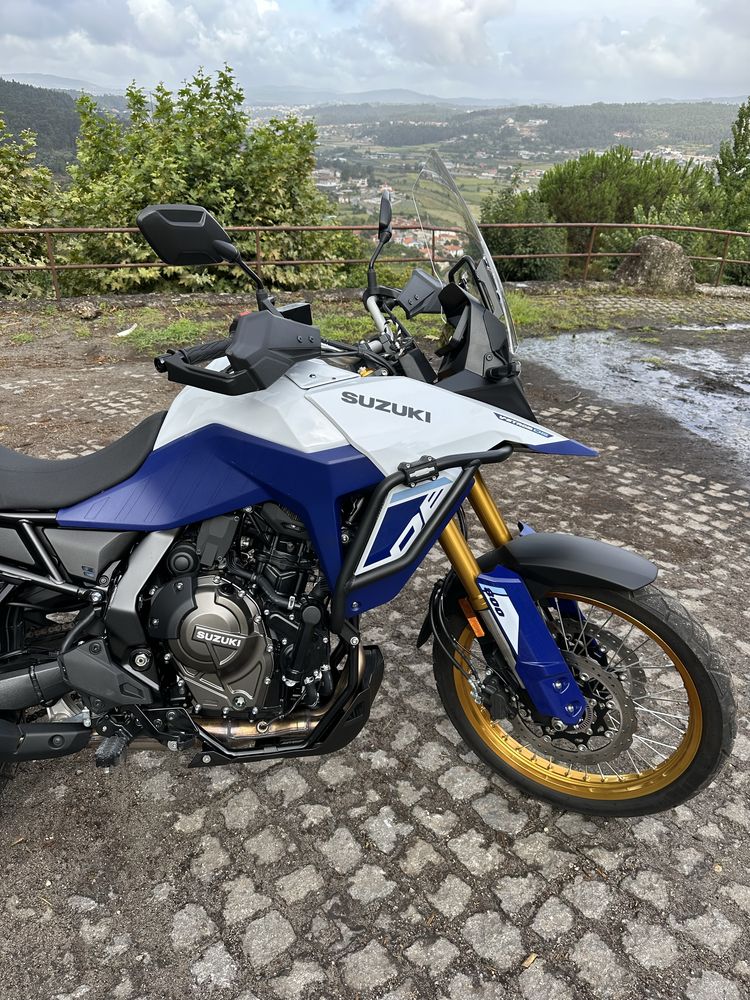 Suzuki V-Storm 800 como nova