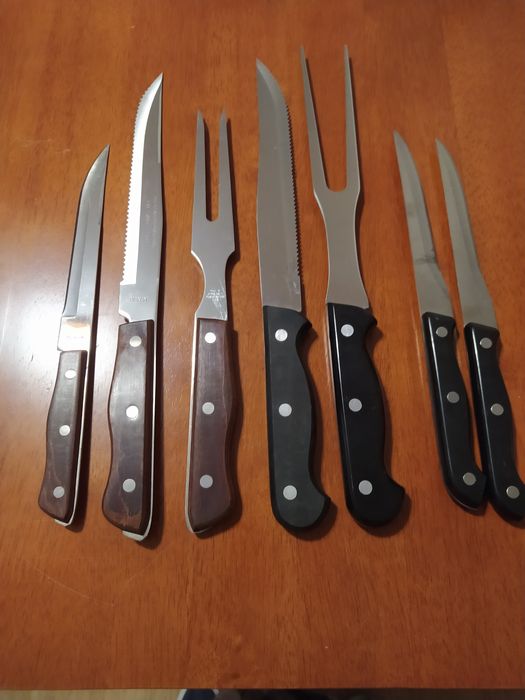 Conjunto de churrasco,facas,serrilha,carne, pão ou chefe