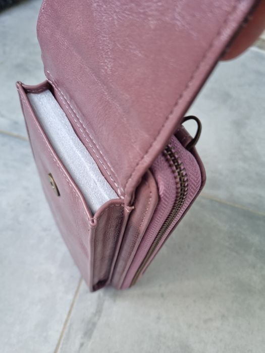 Carteira com porta-telemóvel