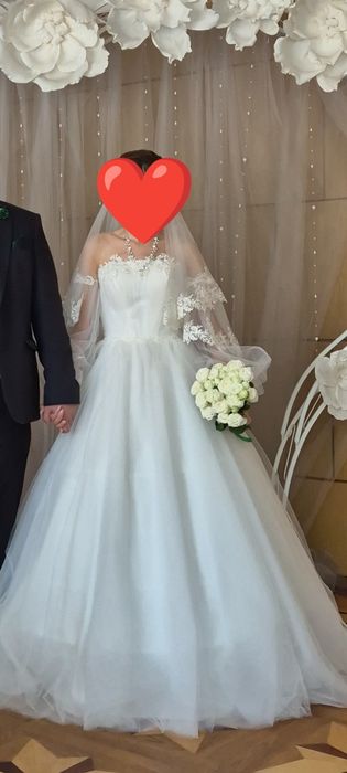 Продам весільну сукню