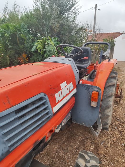 Trator Kubota L3300