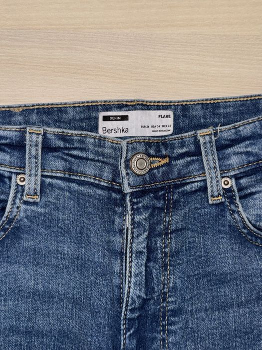 Джинси кльош Bershka.