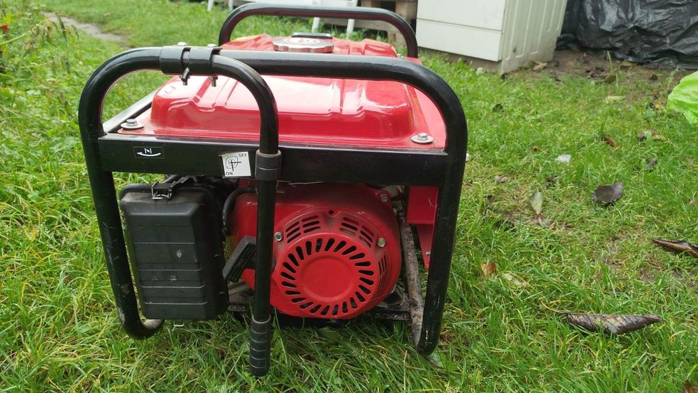 Бензиновий генератор 2.6 квт.