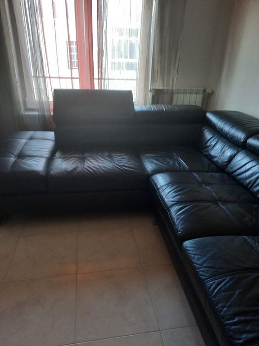 Sofá de pele castanho