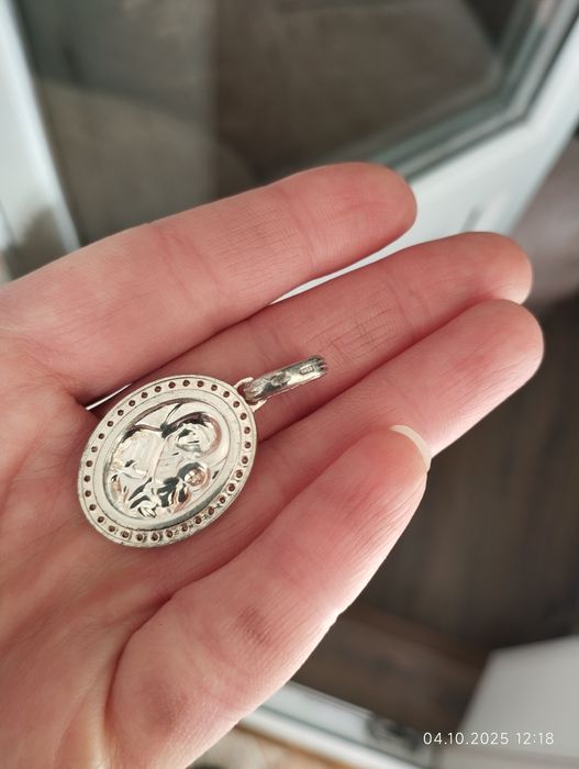 Срібна підвіска .