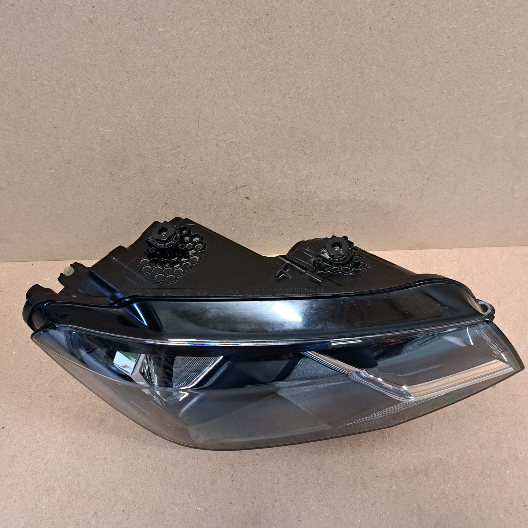 Lampa reflektor volkswagen caddy 2K1 prawy europa