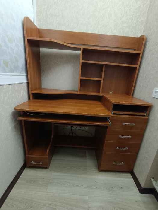 Стол компьютерный