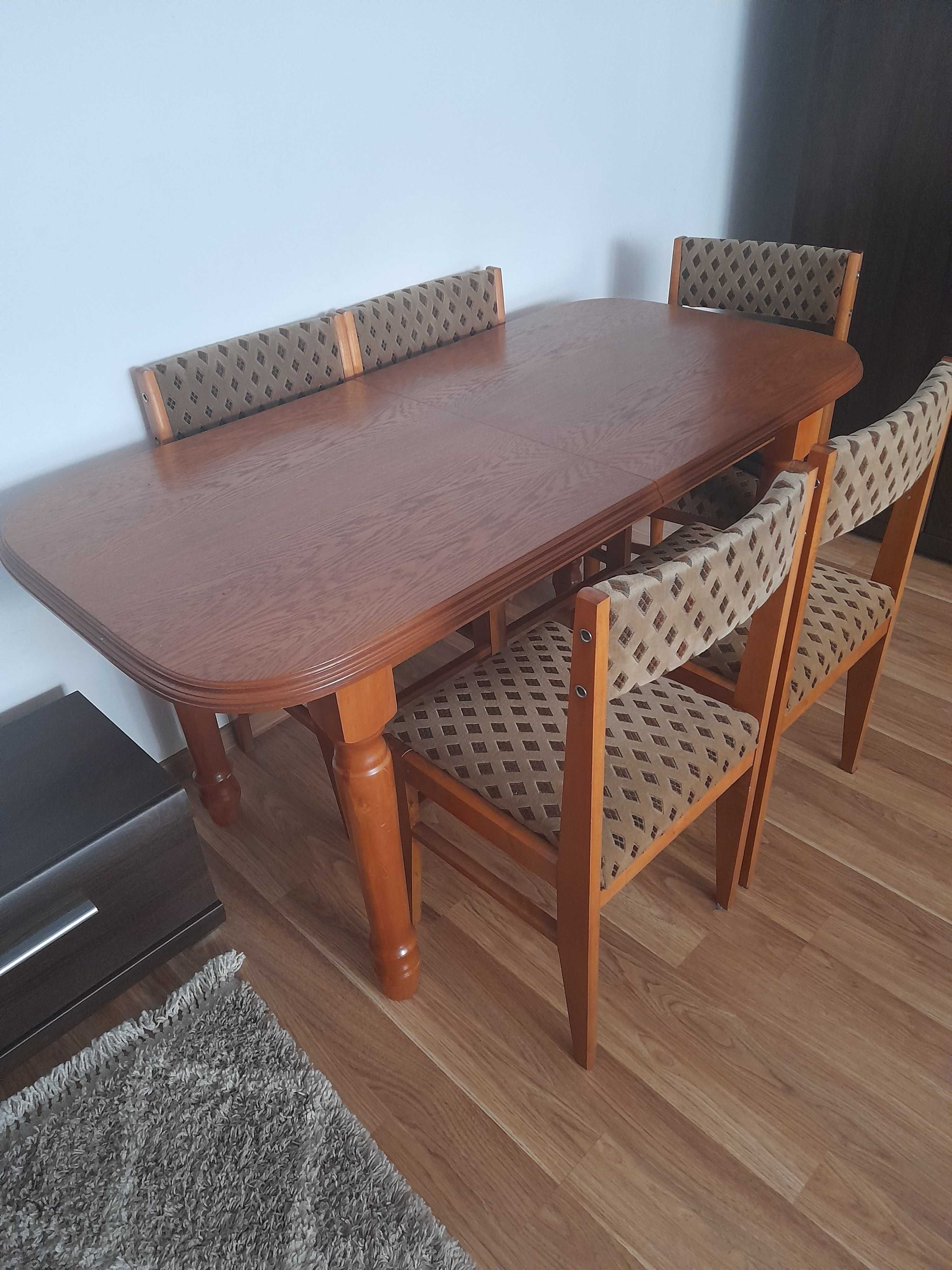 Stół i krzesła komplet