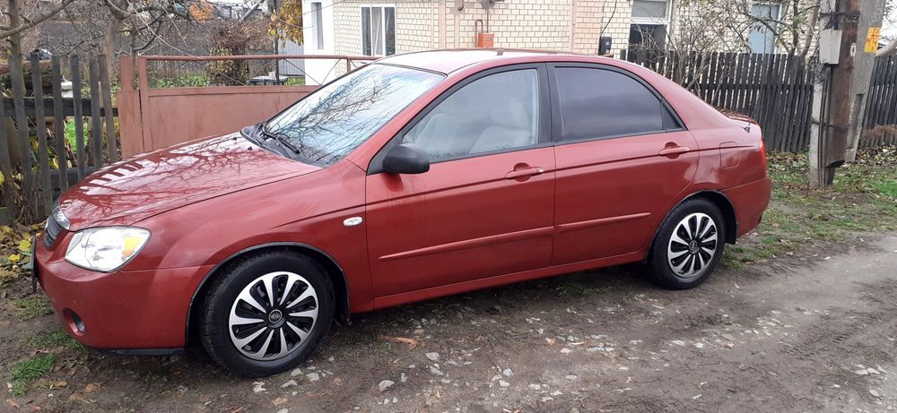 Продам власний Kia Cerato.