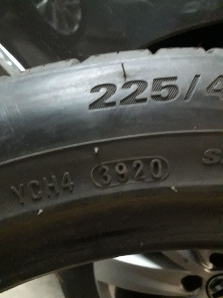 Kumho Exsta 225/45 ZR17  94W