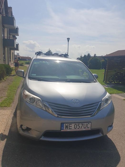 Toyota Sienna Sienna 3.6, V6, XLE 8 osobowy rodzinny Van, komfortowy w użytkowaniu.