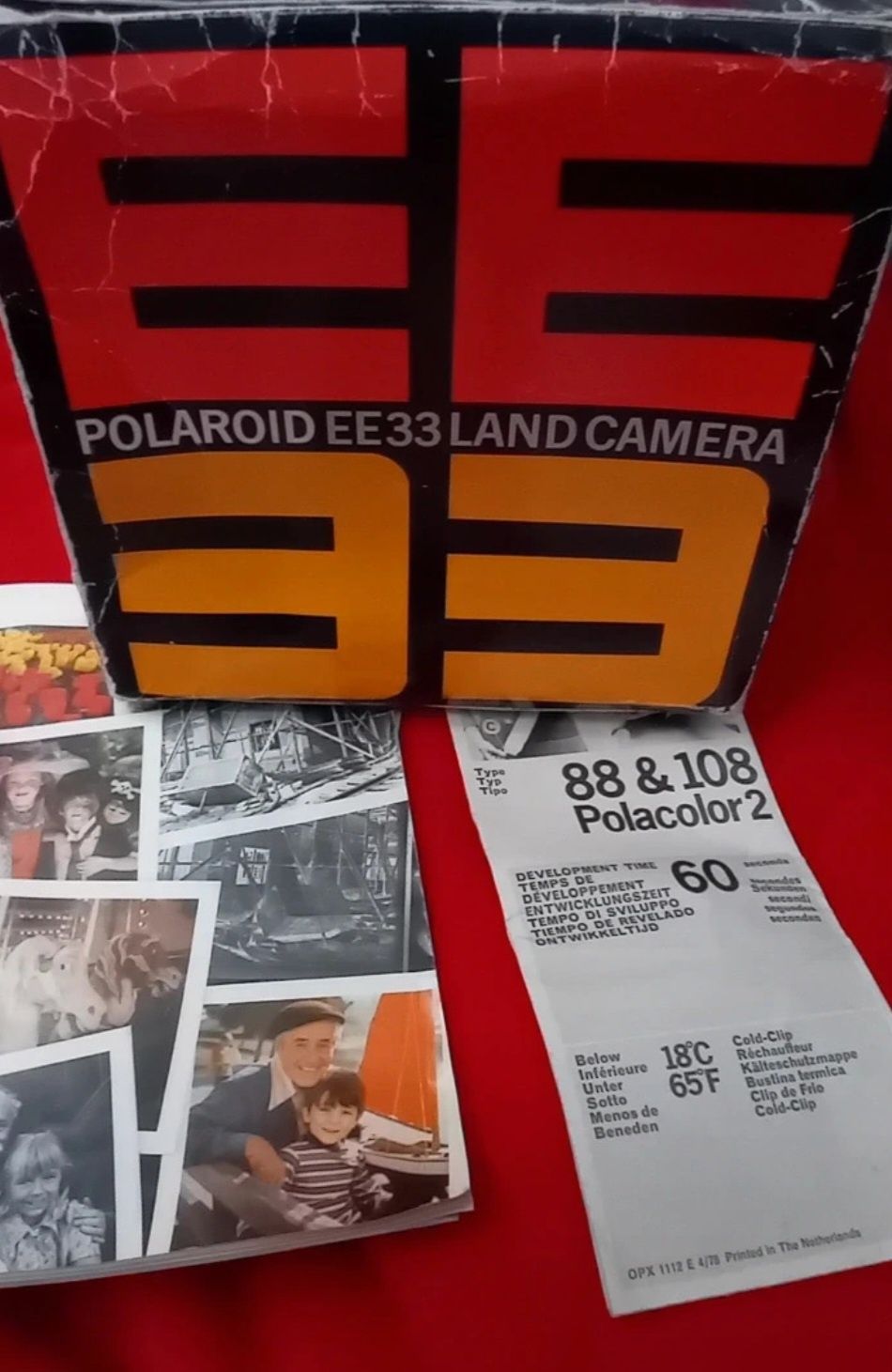 Máquina fotográfica antiga Polaroid EE33