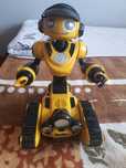 Duży Robot WowWee 8405 Roborover. Mówi po Niemiecku. Brakuje Pilota i