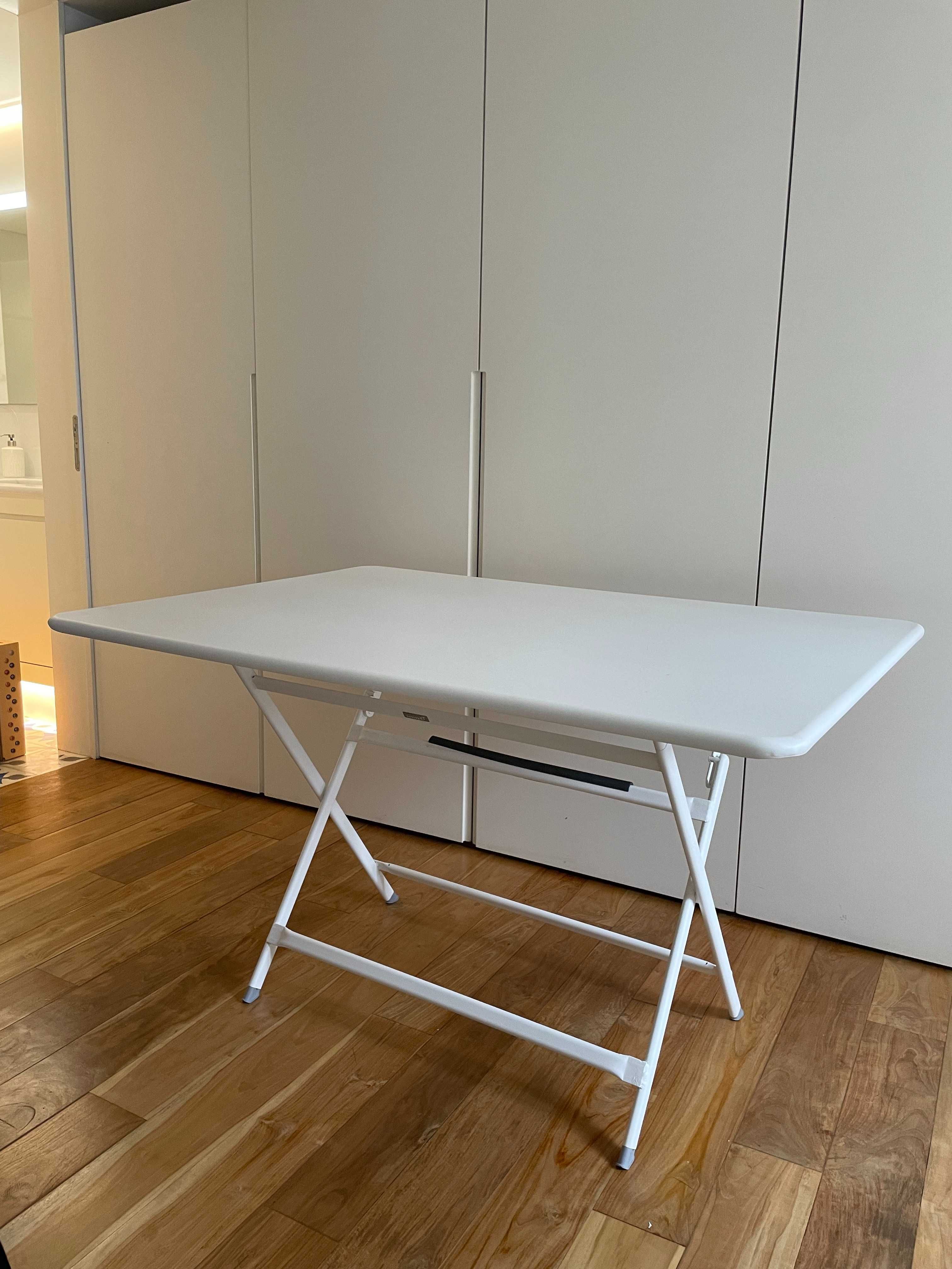 Mesa Branca para Área Externa I Outdoor White Table I Designer: Fermob