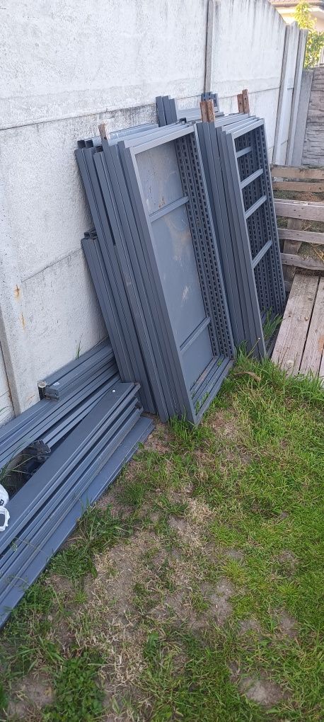 Regały magazynowe, solidne metalowe.