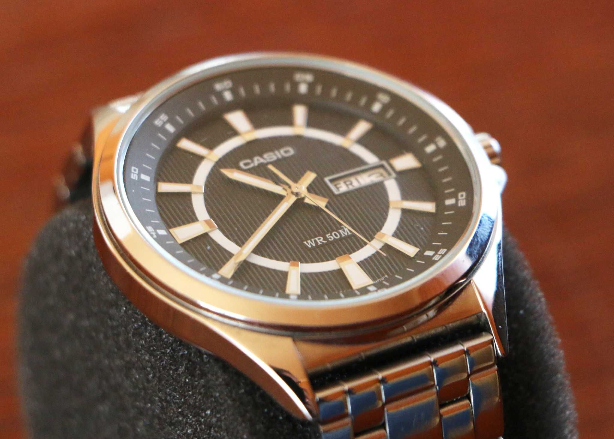 Zegarek Casio z datownikiem - w bardzo dobrym stanie