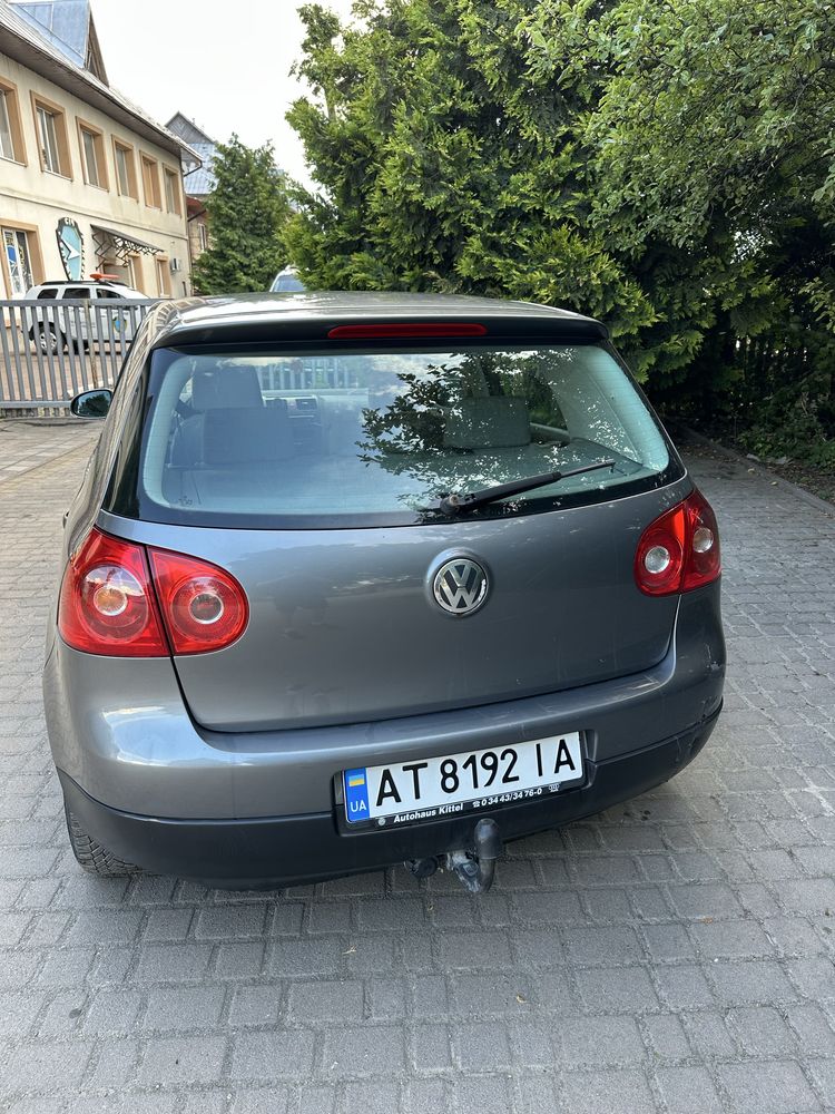 Автомобіль Volkswagen Golf 2004 1,6 Mpi