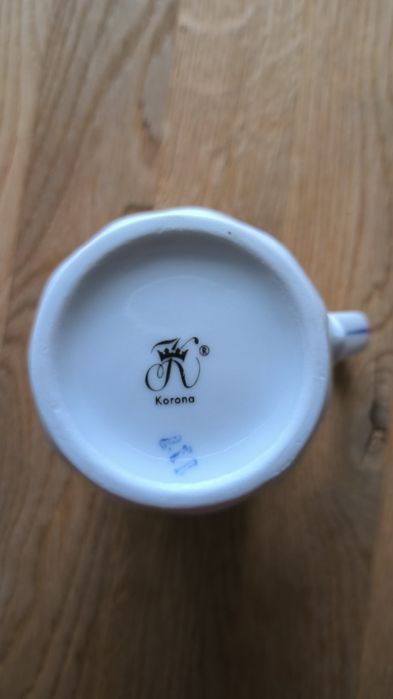 Porcelanowy mlecznik Korona