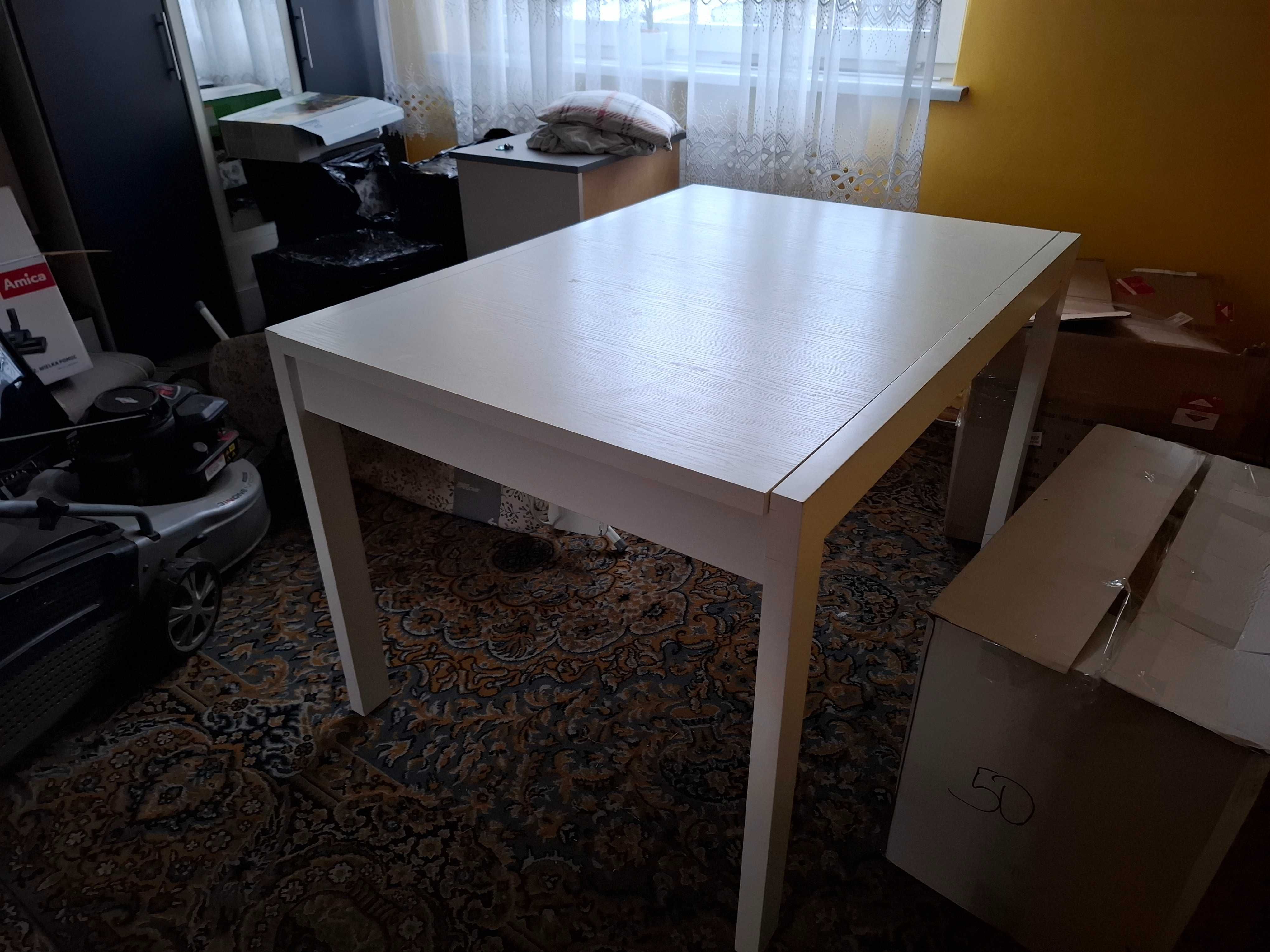 Stół pokojowy z krzeslami