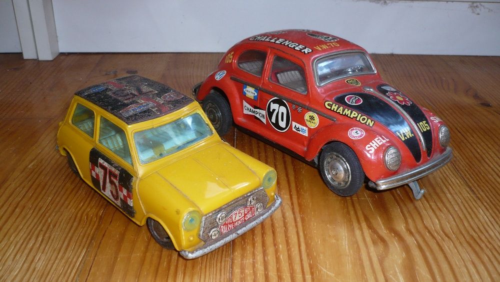 2 Carros em Lata Japoneses - Anos 60/70