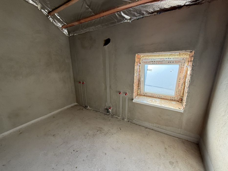 Продаж 2-поверхового будинку