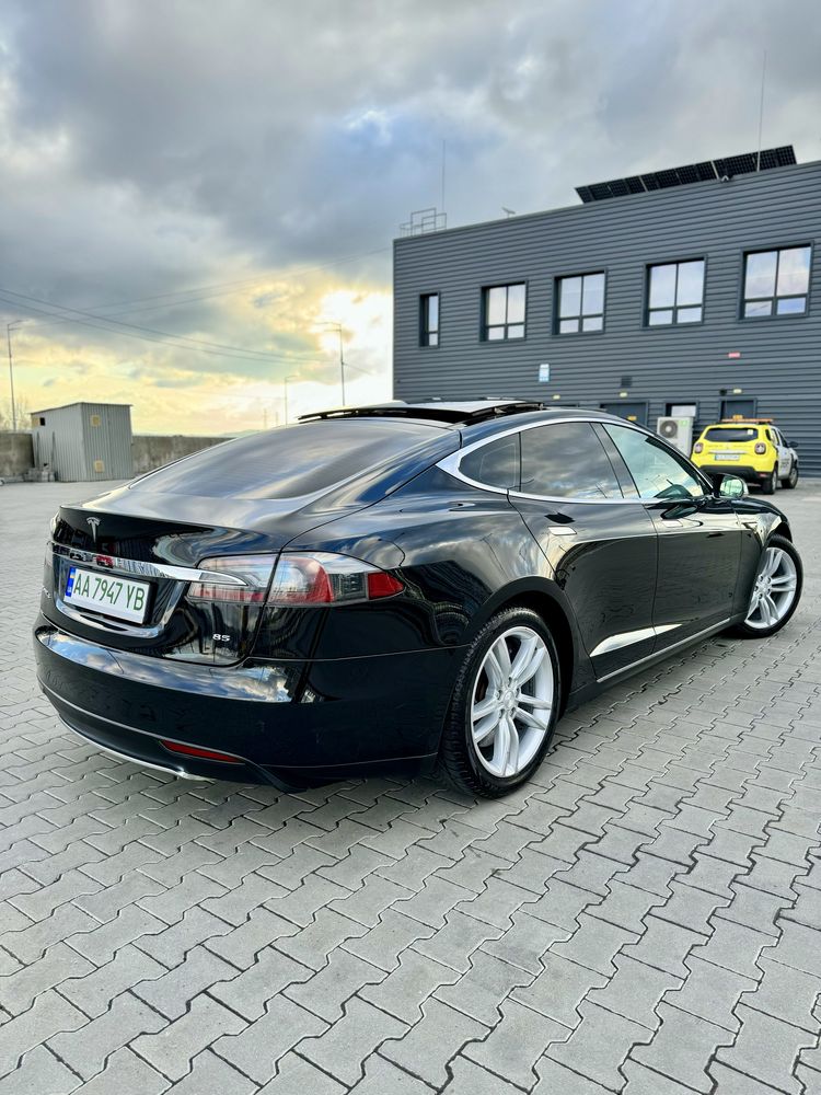 Tesla Model S, 85 кВт