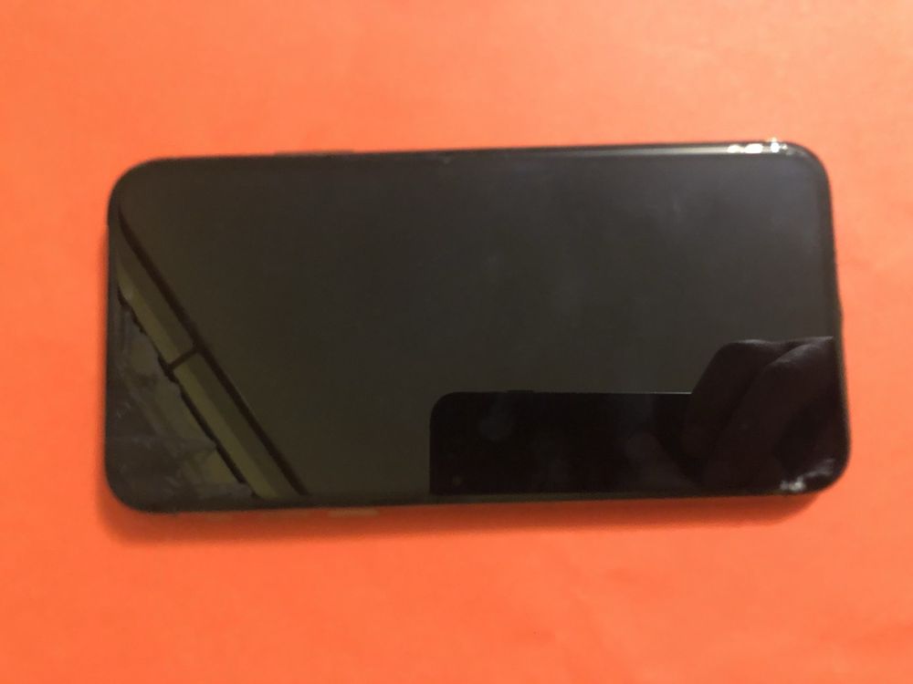 Продаю Iphon xs б/у