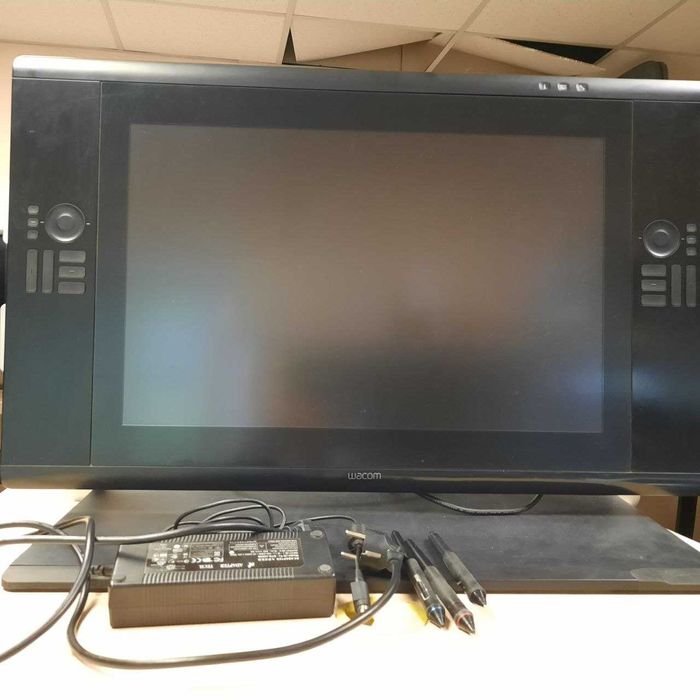 планшет  Wacom Cintiq 24HD (DTK-2400)