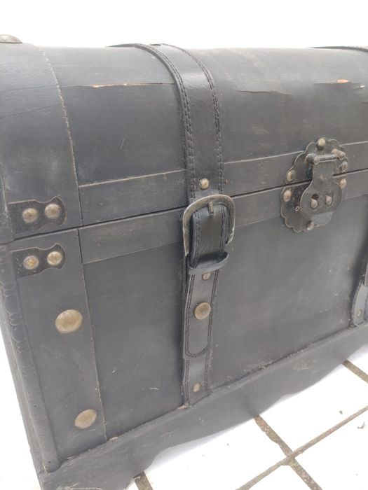 Baú cinza escuro vintage