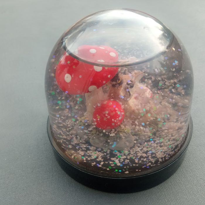 IKEA kula śnieżna z borsukiem dekoracyja świąteczna gwiazdka