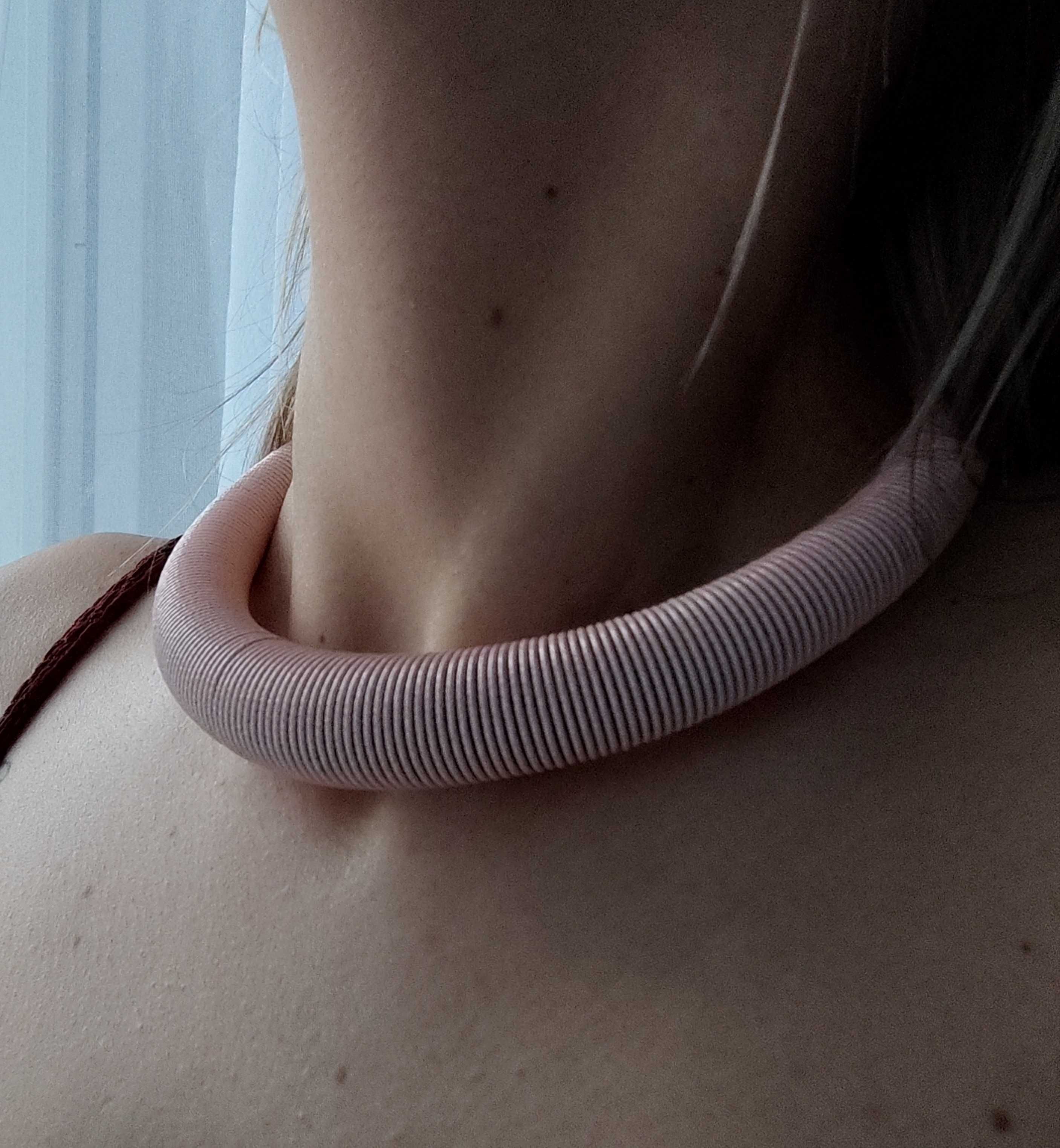 Naszyjnik choker pudrowy róż / stan idelany