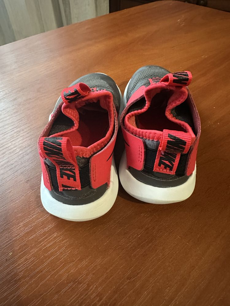 Оригінальні кросівки Nike Flex EUR 27 US 10C UK 9.5 BR 26