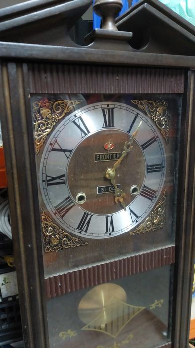 Relógio de parede com pêndulo - de corda - marca FRONTIER