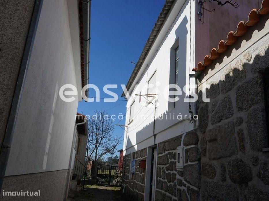 Moradia V2 Geminada na Aldeia de Forno Telheiro em Celorico da Beira