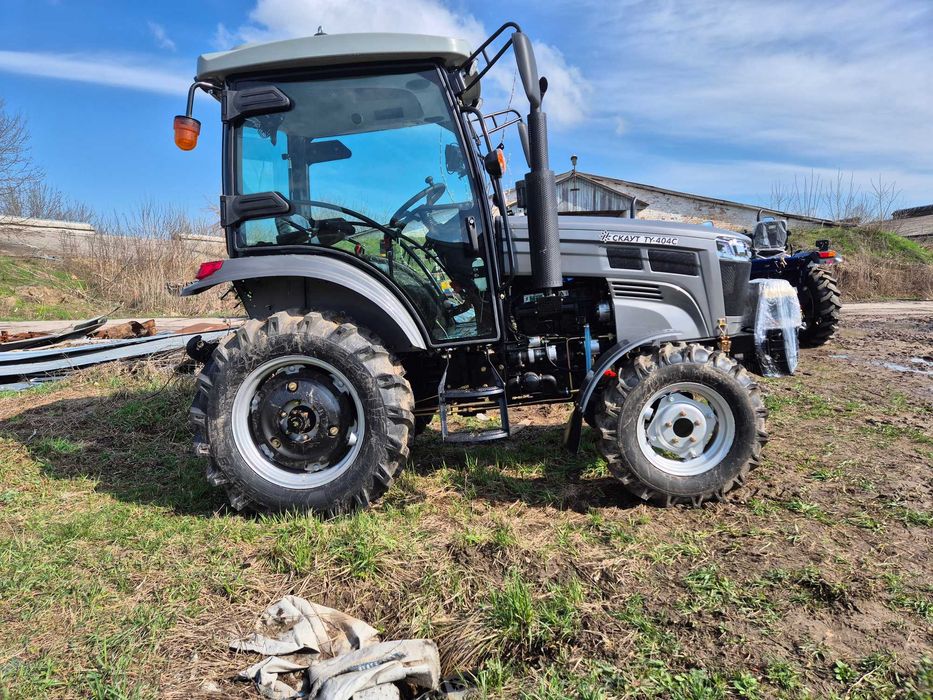 Трактор Скаут 404С ровный пол + камера заднего вида