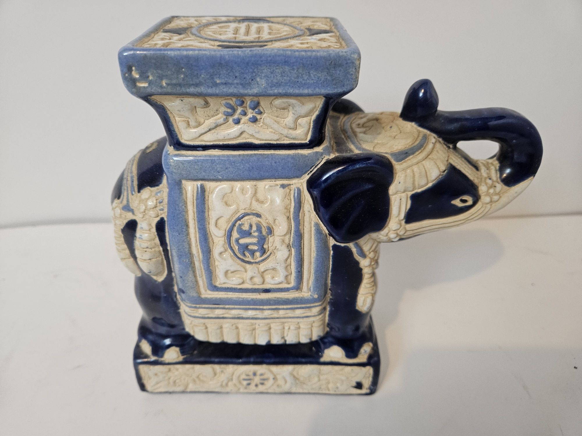 Estatueta elefante azul antiga porta vaso