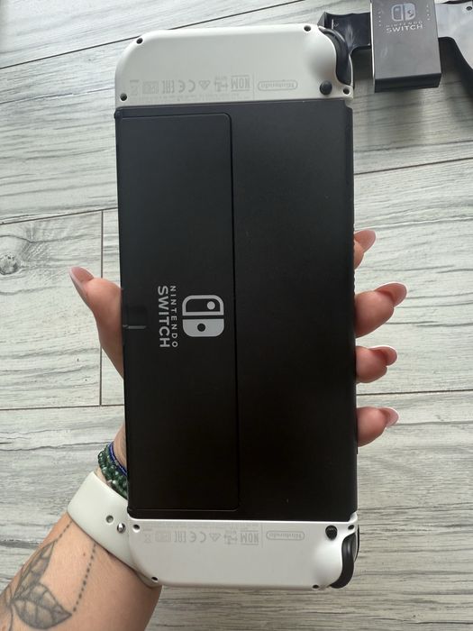 Nintendo Switch OLED plus 6 gier