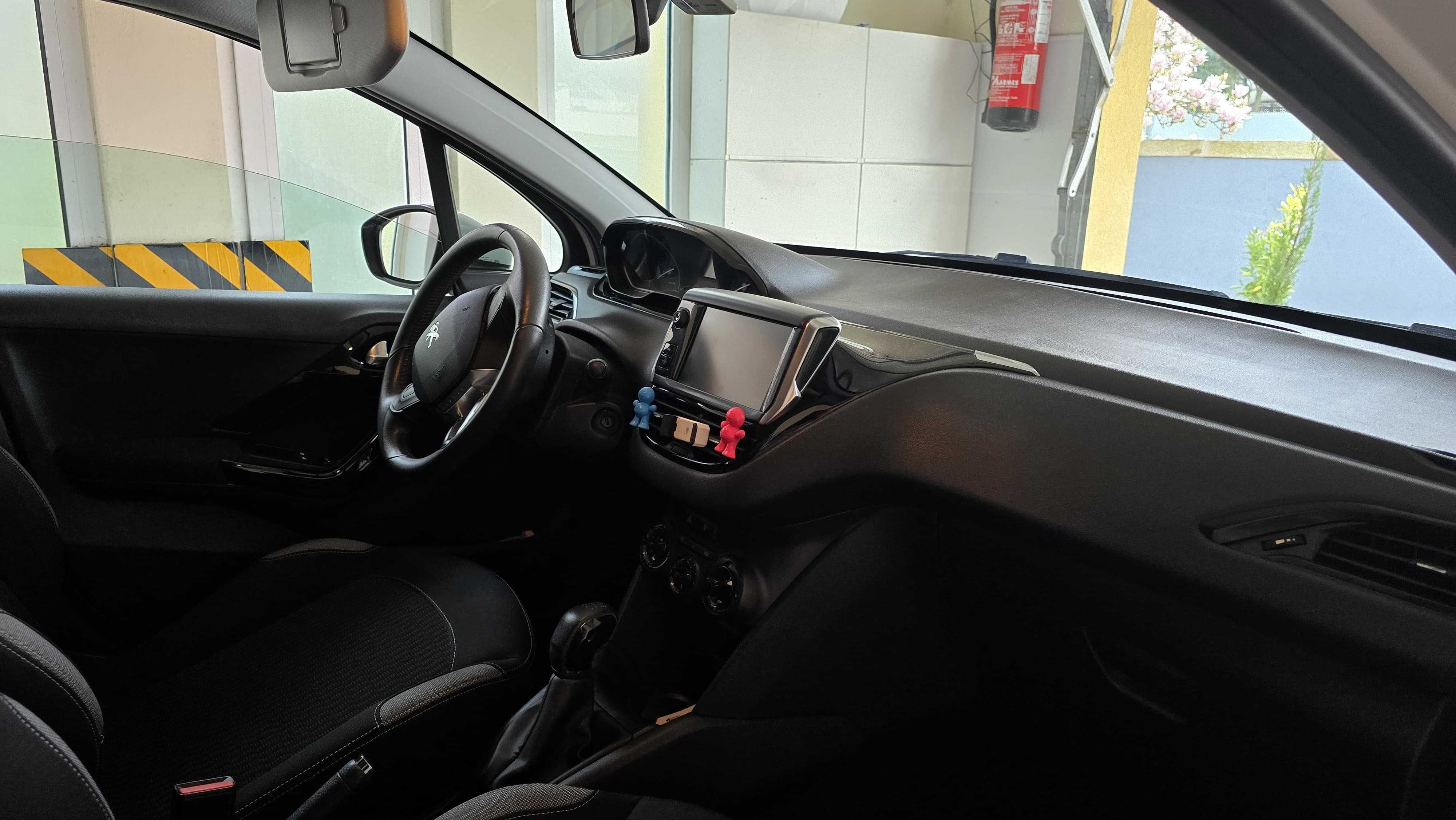 Peugeot 208 Allure Pack 1.2 PureTech (Gasolina) – 2015 – 115.000 km
