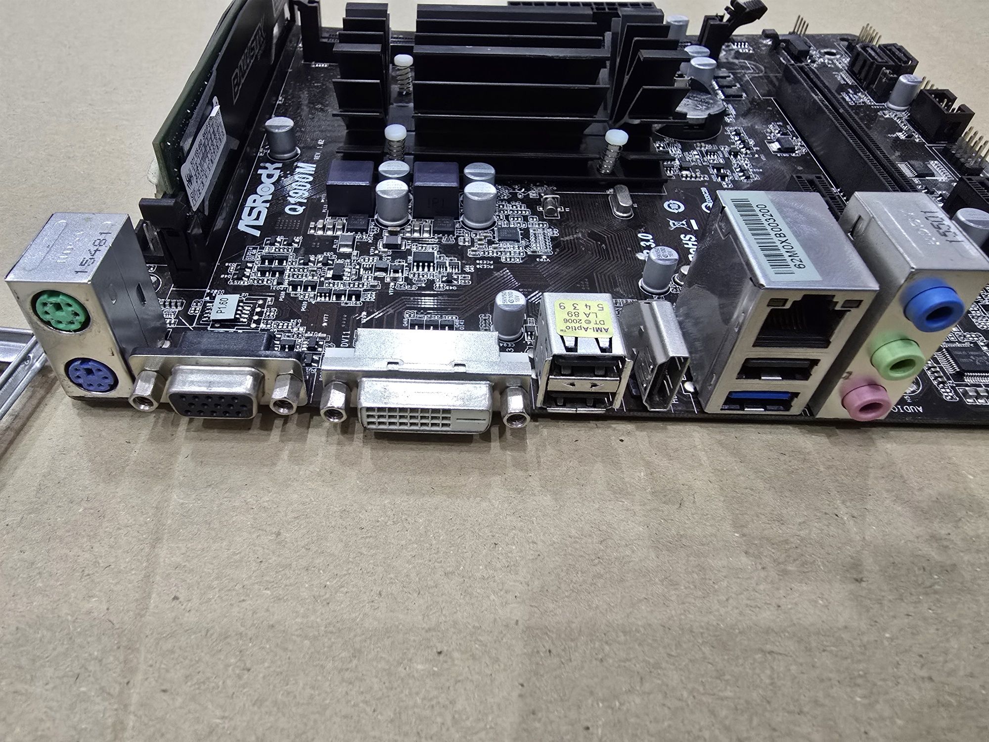 Intel J1900 Asrock Q1900M + 4GB DDR3