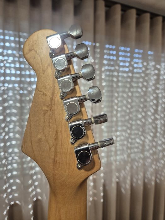 Guitarra elétrica Caliber